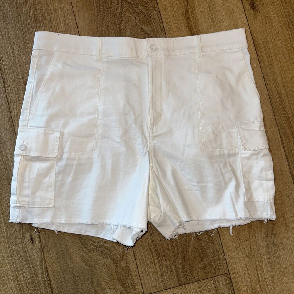 Loft Women's Size 12 Cargo Shorts Cut Off Mid Rise 4"Inseam White Shorts